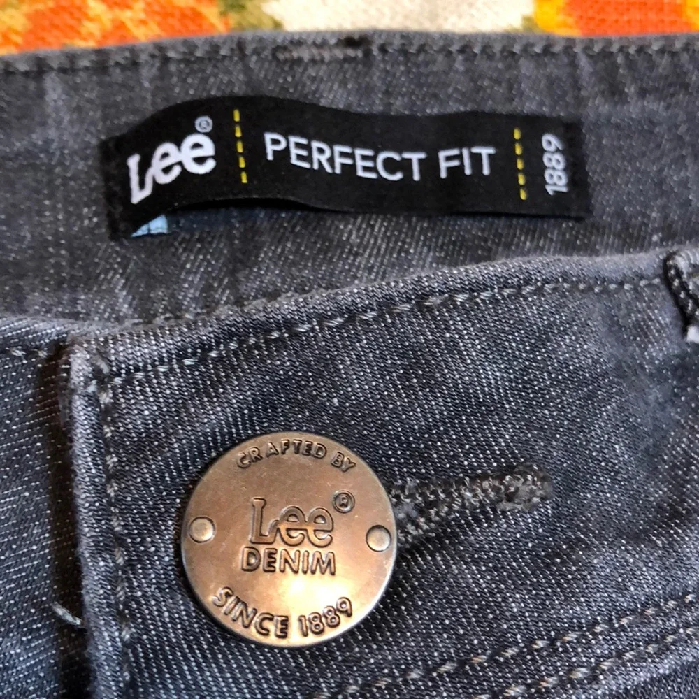 Lee Perfect Fit Gray Jean size 10M